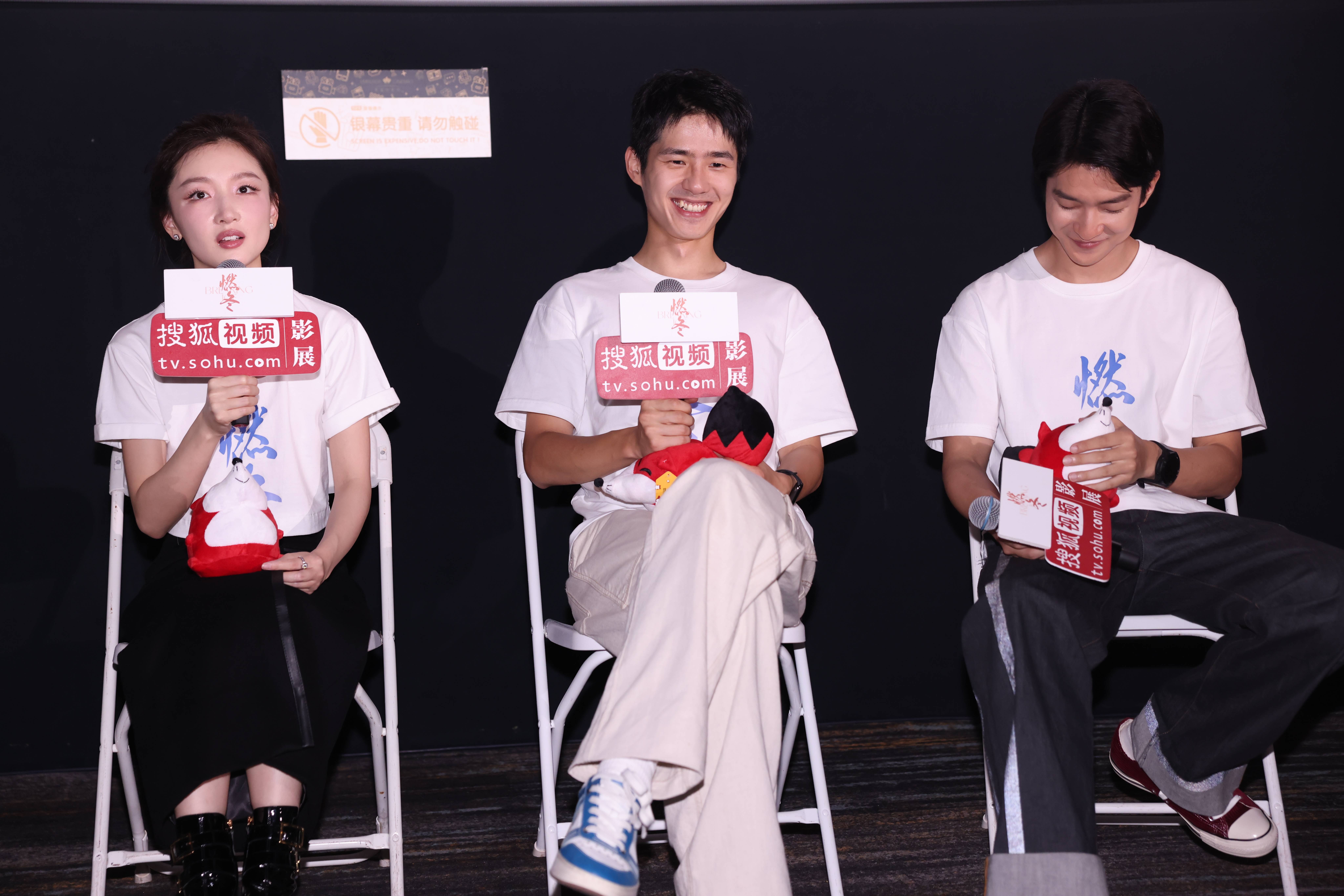 刘昊然造型师辟谣绯闻,否认喜欢经纪人最近,关于刘昊然喜欢他的经纪人